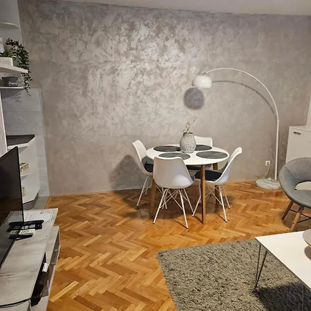 Luxury Center Apartman *